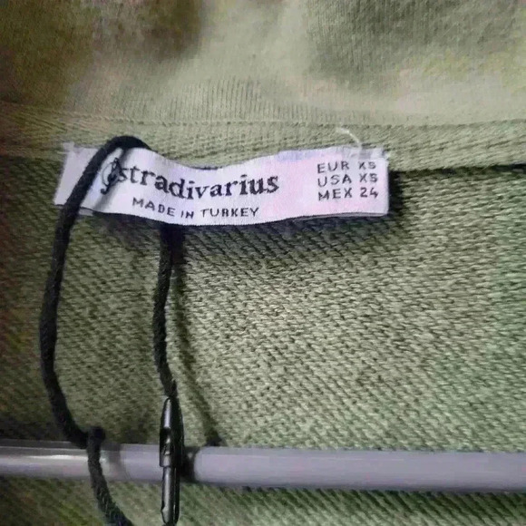 Astradivarius 1/4 zip crop top sweater Woman's sz xs sage green - Picture 3 of 4